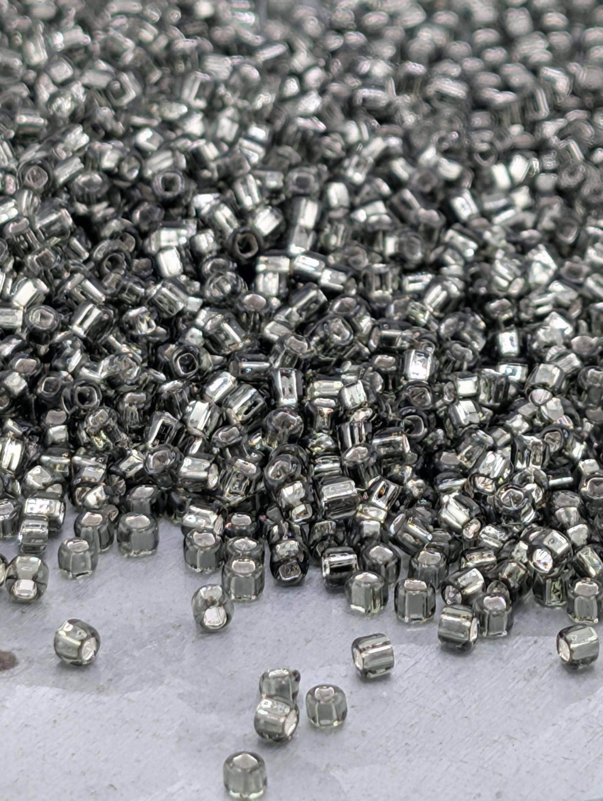 Gunmetal Silver-Lined Seed Beads - 11/0 Round Matsuno Glass
