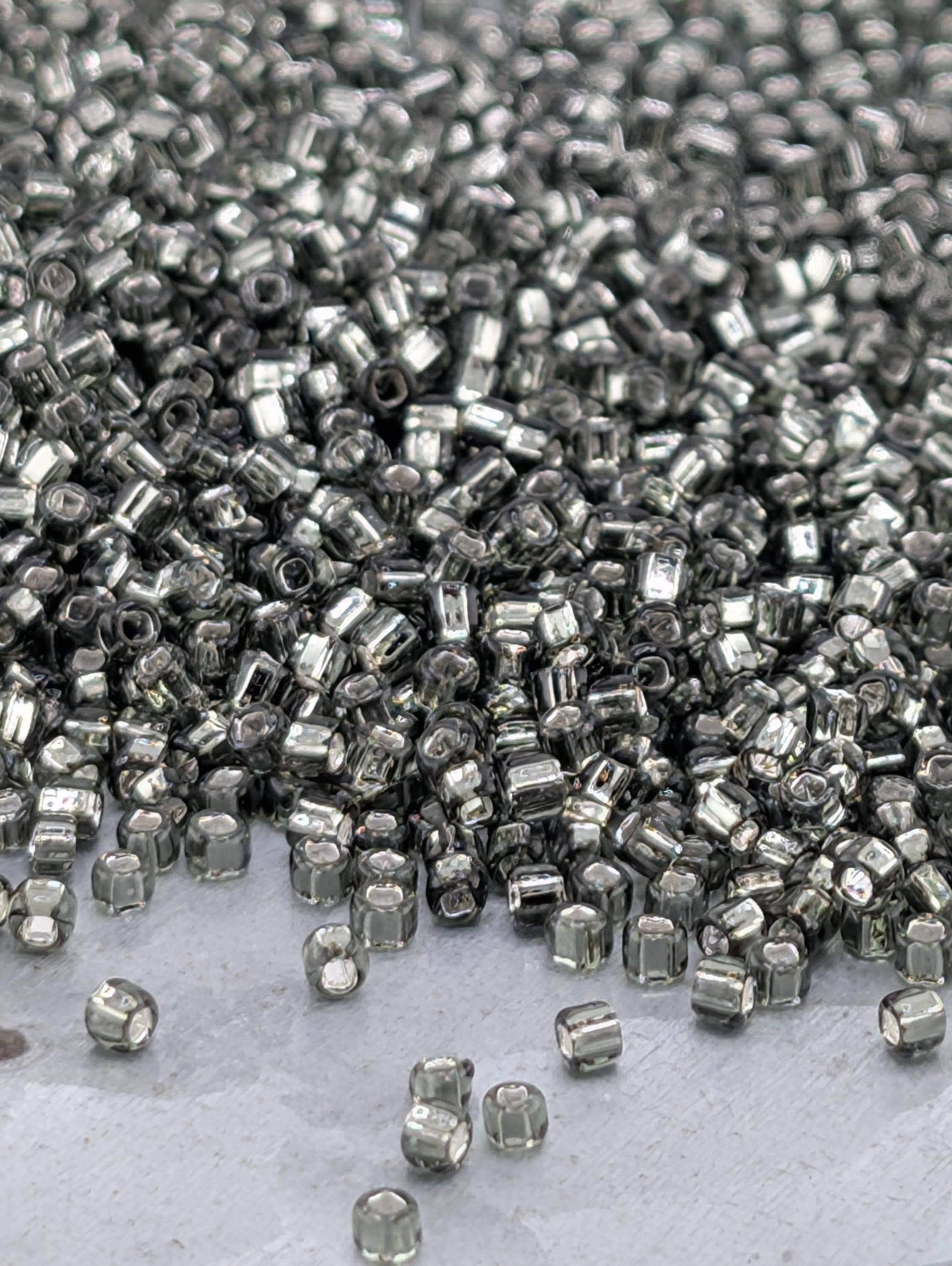 Gunmetal Silver-Lined Seed Beads - 11/0 Round Matsuno Glass