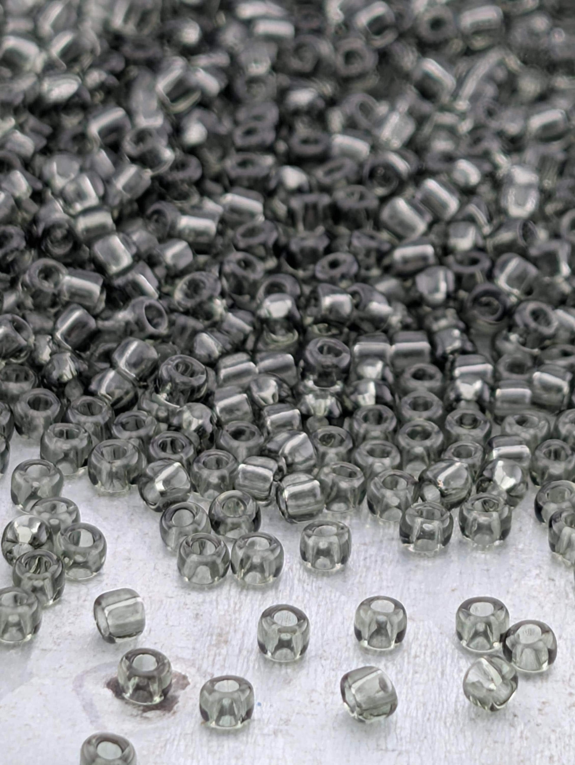 4744SB Transparent Grey 11/0 Round Matsuno Seed Beads (15g, ~1650 pcs)