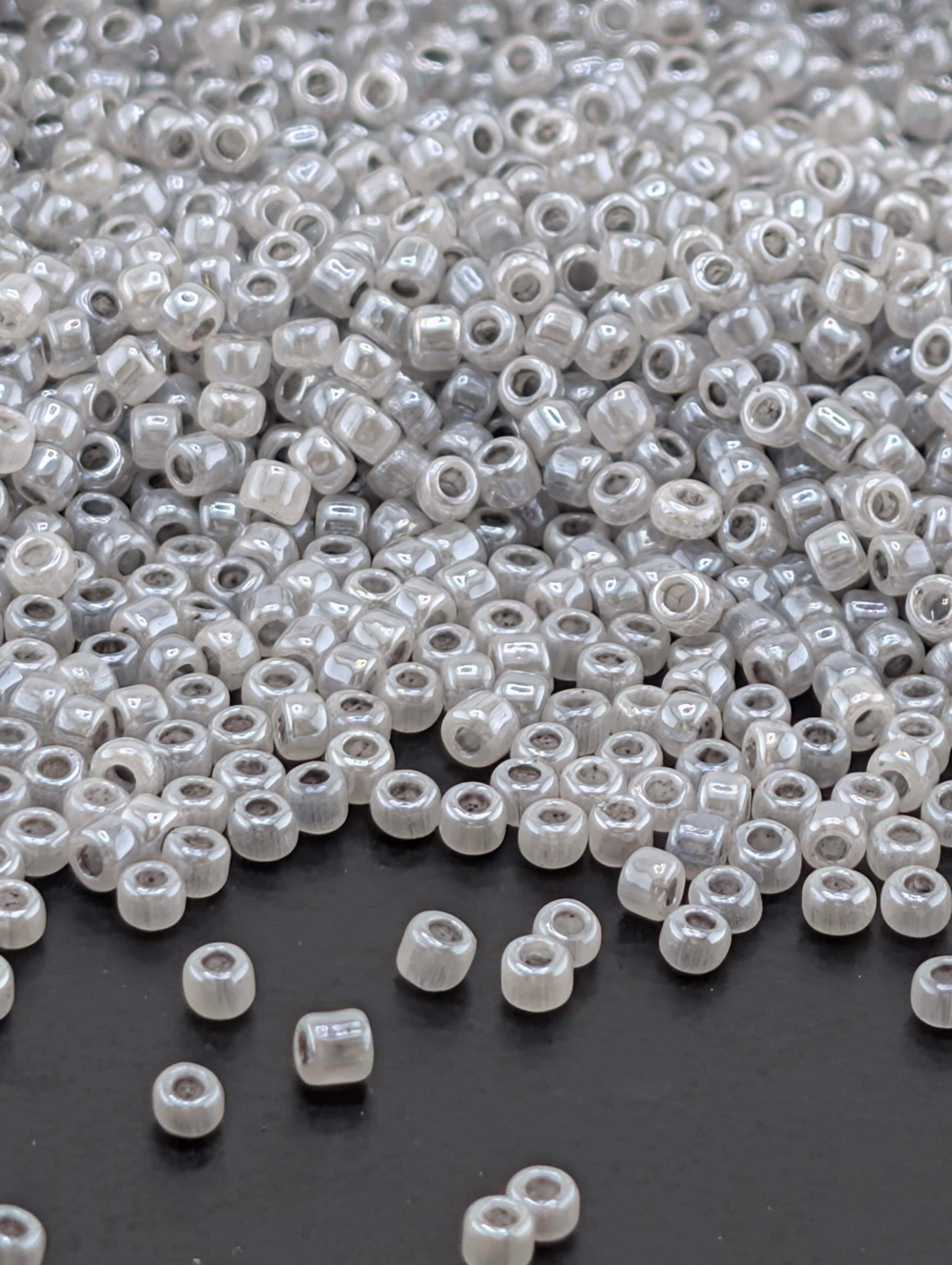 1750SB Opaque Ceylon Pastel Grey 11/0 Round Matsuno Seed Beads (15g, ~1650 pcs)