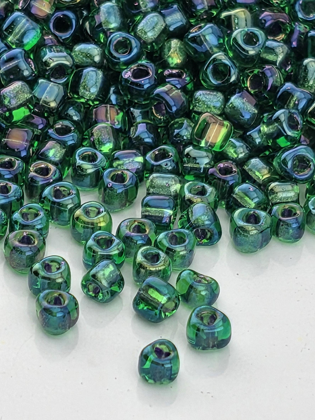 Med Green/Dk Green Inside Color Lined Sparkle Miyuki Triangle Size 8/0 (15g Pkg)