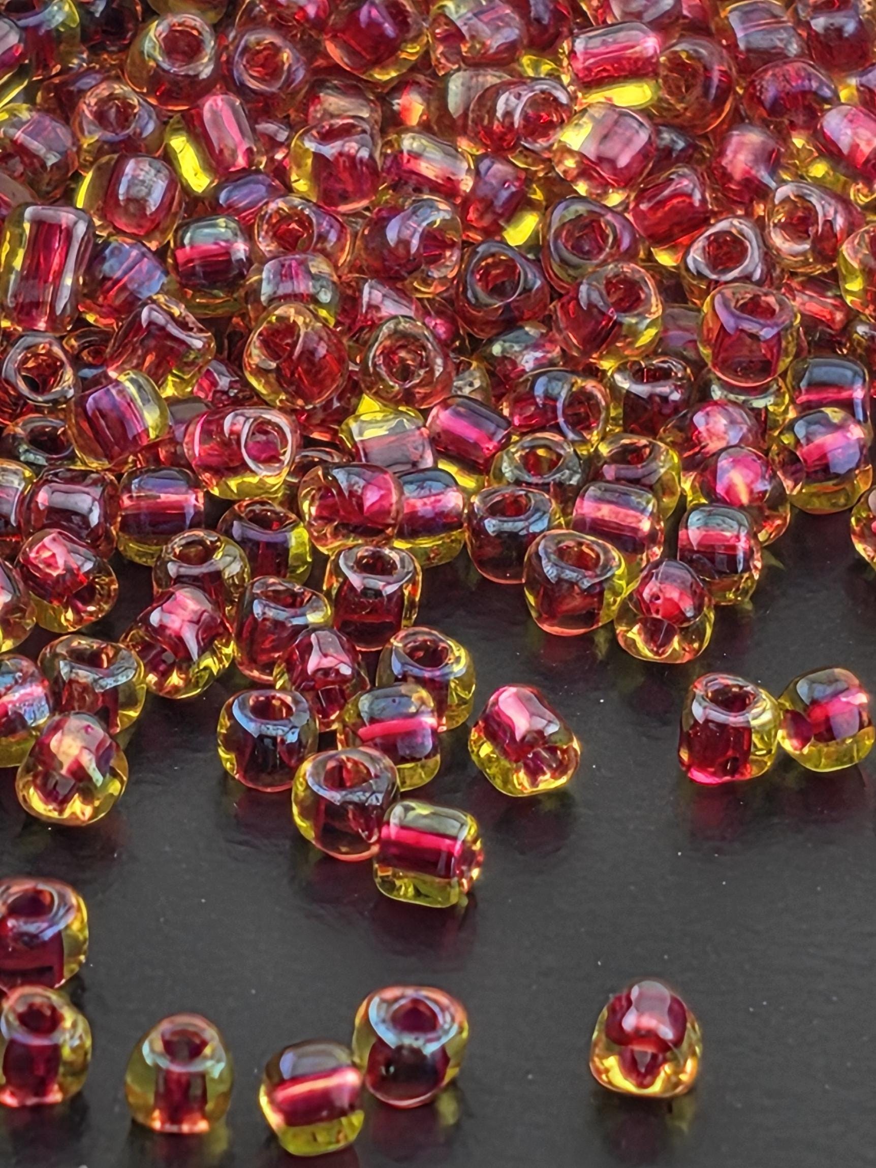 10TR1820-Miyuki Triangle Beads:Peridot/Red ICL (15g pkg)