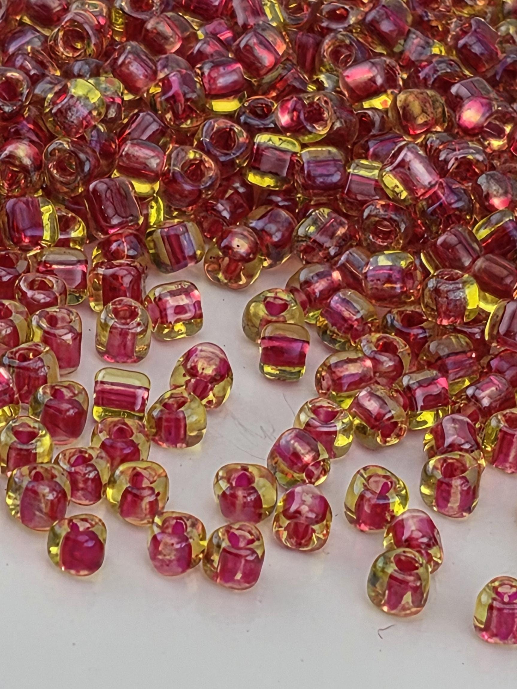 10TR1820-Miyuki Triangle Beads:Peridot/Red ICL (15g pkg)